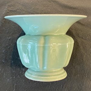 Un crachoir ou 'zhadou' en porcelaine de Chine céladon monochrome, marque de Yongzheng, République — photo 8