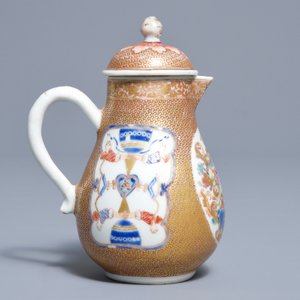 Un crémier armoirié en porcelaine de Chine famille rose pour le marché belge, blason de Schippers-Bartholomeussen, Yongzheng — photo 3
