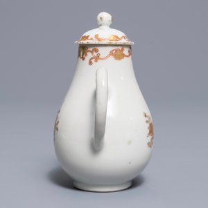 Un crémier en porcelaine de Chine famille rose pour le marché hollandais, blasons de De Riet et Bouillon, Qianlong — photo 3