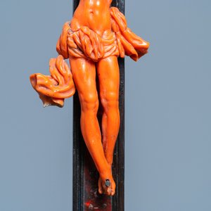 Un crucifix au Christ en corail sculpté, Trapani, Sicile, Italie, 17ème — photo 7