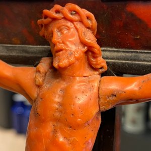 Un crucifix au Christ en corail sculpté, Trapani, Sicile, Italie, 17ème — photo 10