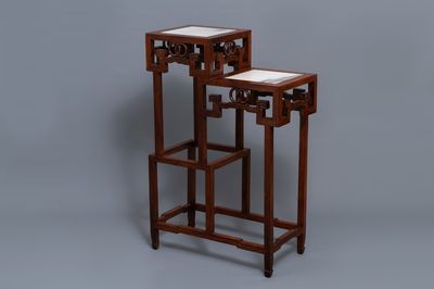 Un double socle en bois monté de plaques en marbre, Chine, 19/20ème