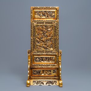 Un écran de table en bois sculpté et doré pour le marché Straits ou Peranakan, 19ème — photo 2