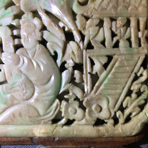 Un écran de table en bois sculpté et jade, Chine, 19/20ème — photo 11