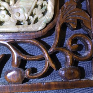 Un écran de table en bois sculpté et jade, Chine, 19/20ème — photo 13