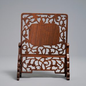Un écran de table en bois sculpté et jade, Chine, 19/20ème — photo 4