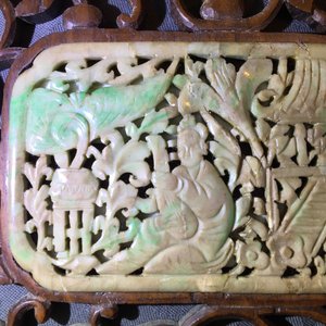 Un écran de table en bois sculpté et jade, Chine, 19/20ème — photo 8