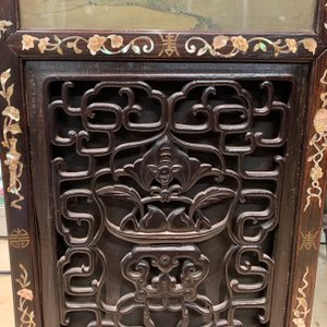 Un écran en bois incrusté de nacre à peintures sur soie, Chine, 19ème — photo 30