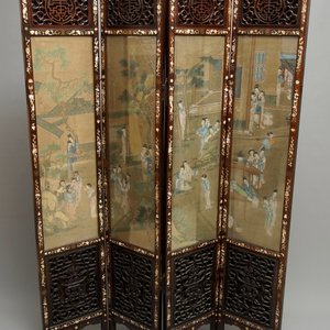 Un écran en bois incrusté de nacre à peintures sur soie, Chine, 19ème — photo 1