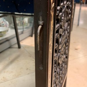 Un écran en bois incrusté de nacre à peintures sur soie, Chine, 19ème — photo 18