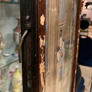 Un écran en bois incrusté de nacre à peintures sur soie, Chine, 19ème — photo 34