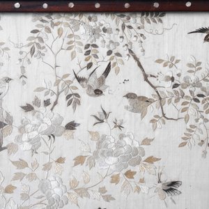 Un écran en bois incrusté de nacre avec une broderie en soie, Chine, 19ème — photo 14