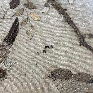 Un écran en bois incrusté de nacre avec une broderie en soie, Chine, 19ème — photo 20