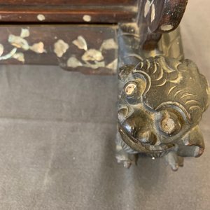 Un écran en bois incrusté de nacre avec une broderie en soie, Chine, 19ème — photo 25