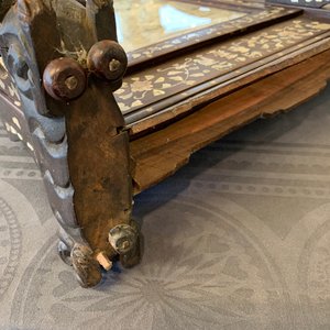 Un écran en bois incrusté de nacre avec une broderie en soie, Chine, 19ème — photo 26