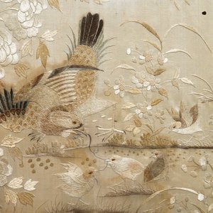 Un écran en bois incrusté de nacre avec une broderie en soie, Chine, 19ème — photo 7
