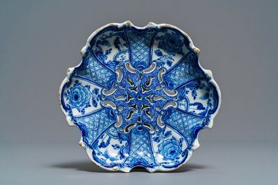 Un égouttoir à fraises en faïence de Delft en bleu et blanc, 18ème