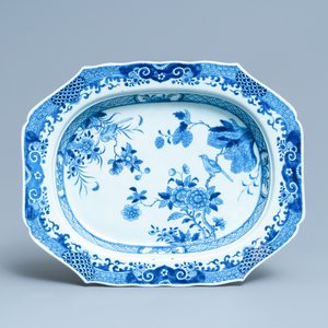 Un égouttoir à poissons sur son support en porcelaine de Chine en bleu et blanc, Qianlong — photo 2