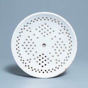 Un égouttoir en faïence blanche de Delft, 18ème — photo 1