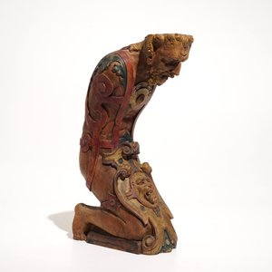 Un élément de support en bois sculpté et polychromé en forme de satyre, Pays-Bas, 17ème — photo 1
