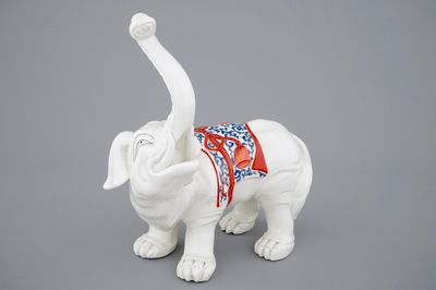 Un éléphant en porcelaine de Samson de style Kakiemon, 19ème