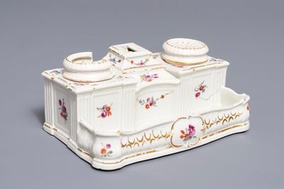 Un encrier en porcelaine de La Haye, Pays-Bays, 2ème moitié du 18ème