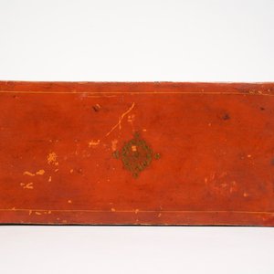 Un encrier ou qalamdan rectangulaire en papier mâché peint et laqué, Qajar, Iran, 19ème — photo 7