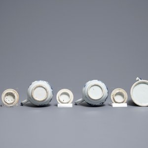 Un ensemble à épices sur présentoir en porcelaine de Chine bleu et blanc, Qianlong — photo 7