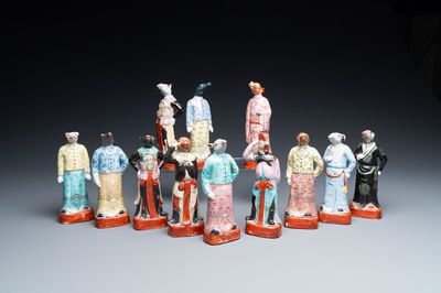 Un ensemble complet des douze animaux du zodiaque en porcelaine de Chine famille rose, marque de Hongxian, République