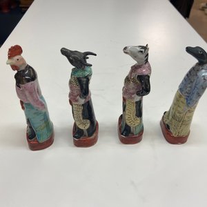 Un ensemble complet des douze animaux du zodiaque en porcelaine de Chine famille rose, marque de Hongxian, République — photo 35