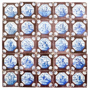 Un ensemble de 25 carreaux en faïence de Delft bleu et blanc sur fond manganèse, 18ème — photo 1