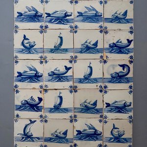 Un ensemble de 28 carreaux de Delft en bleu et blanc au scènes maritimes, atelier de Pulinckx, Bruges — photo 1
