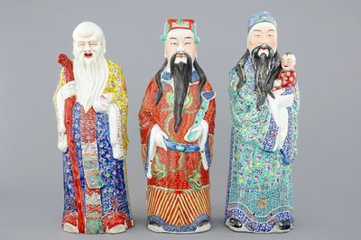 Un ensemble de 3 figures d'immortels en porcelaine de Chine famille rose, 19ème