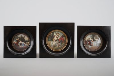 Un ensemble de 3 miniatures peints sur ivoire, d'après François Boucher, 19ème