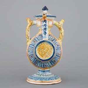 Un ensemble de 3 pichets trompeurs en forme de tonneau, Talavera, Espagne, ca. 1820 — photo 20