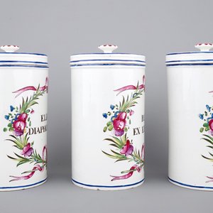 Un ensemble de 3 pots de pharmacie en faïence de l'Est, 18ème — photo 4