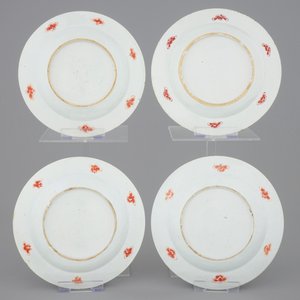 Un ensemble de 4 assiettes en porcelaine de Chine de style Imari aux armes de Van Gellicum, Kangxi — photo 2