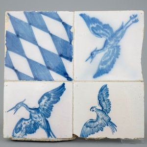 Un ensemble de 4 carreaux aux oiseaux du Jagdschloss Falkenlust, ca. 1730 — photo 1