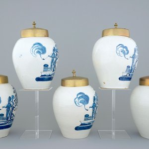 Un ensemble de 5 pots à tabac en faïence de Delft, 18ème — photo 4