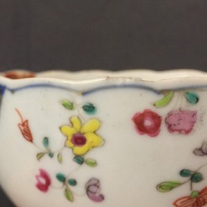 Un ensemble de 5 tasses et 3 soucoupes à décor "feuille de tabac" en porcelaine de Chine famille rose, Qianlong, 18ème — photo 22