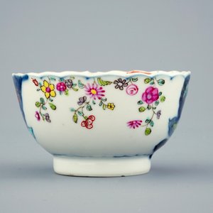 Un ensemble de 5 tasses et 3 soucoupes à décor "feuille de tabac" en porcelaine de Chine famille rose, Qianlong, 18ème — photo 6