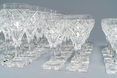 Un ensemble de 50 verres en cristal Val-Saint-Lambert, 20ème