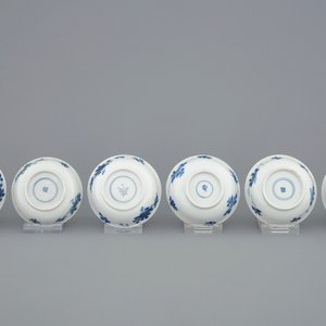 Un ensemble de 6 tasses et soucoupes en porcelaine de Chine bleu et blanc, Kangxi — photo 3