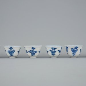 Un ensemble de 6 tasses et soucoupes en porcelaine de Chine bleu et blanc, Kangxi — photo 4