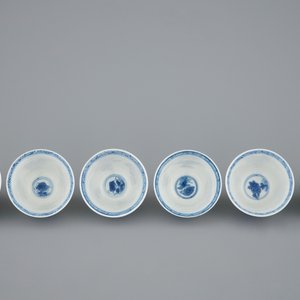 Un ensemble de 6 tasses et soucoupes en porcelaine de Chine bleu et blanc, Kangxi — photo 8