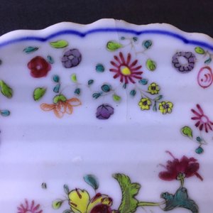 Un ensemble de 8 grandes tasses et 6 soucoupes à décor "feuille de tabac" en porcelaine de Chine famille rose, Qianlong, 18ème — photo 16