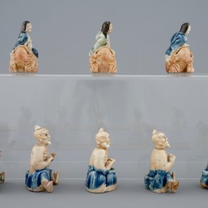 Un ensemble de 8 "Immortels" en biscuit émaillé, Qianlong, 18ème — photo 5