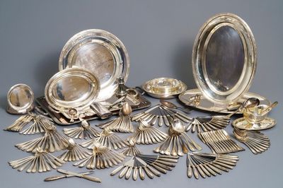 Un ensemble de couverts et vaisselle en métal argenté, Christofle, France, 20ème