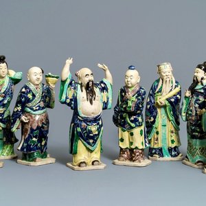 Un ensemble de huit figures en biscuit émaillé figurant 'Les Huit Immortels', Chine, République, 20ème — photo 1