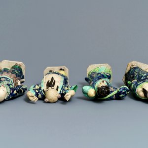 Un ensemble de huit figures en biscuit émaillé figurant 'Les Huit Immortels', Chine, République, 20ème — photo 13